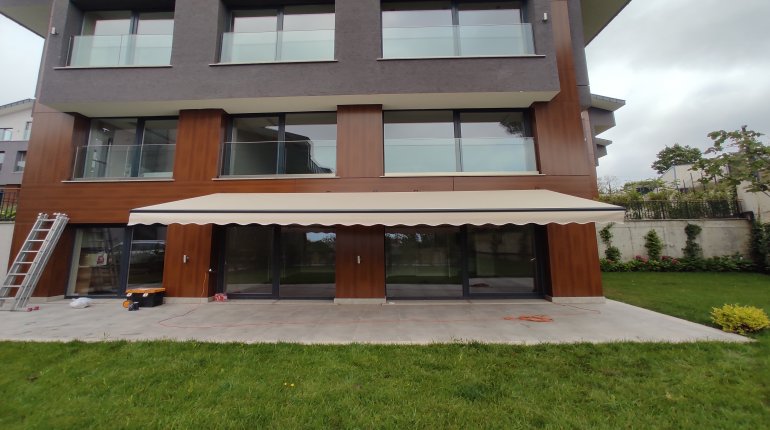 Pergola mı Tente mi? Hangisi Daha Avantajlı?